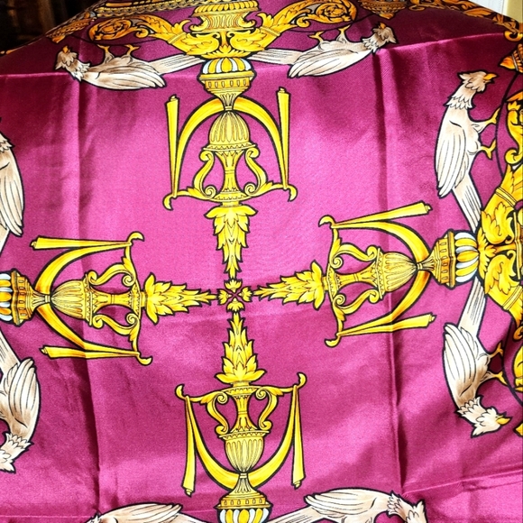 Christian Dior Vintage 100% Silk Elegant Purple and Gold Scarf/Bandana - Picture 5 of 6